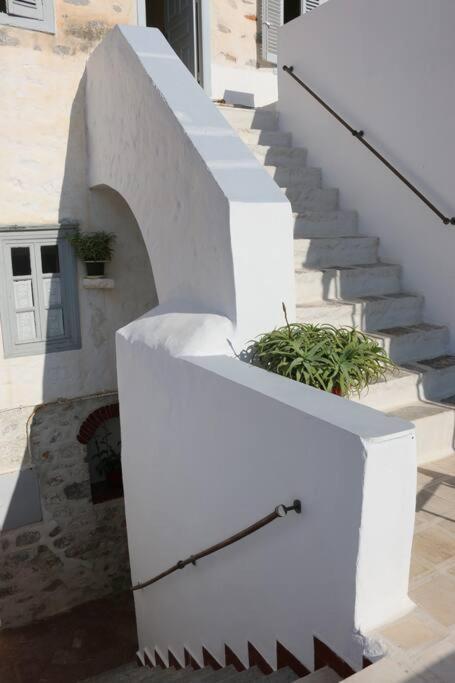 Christina'S Stone House Apartment Hydra  Bagian luar foto