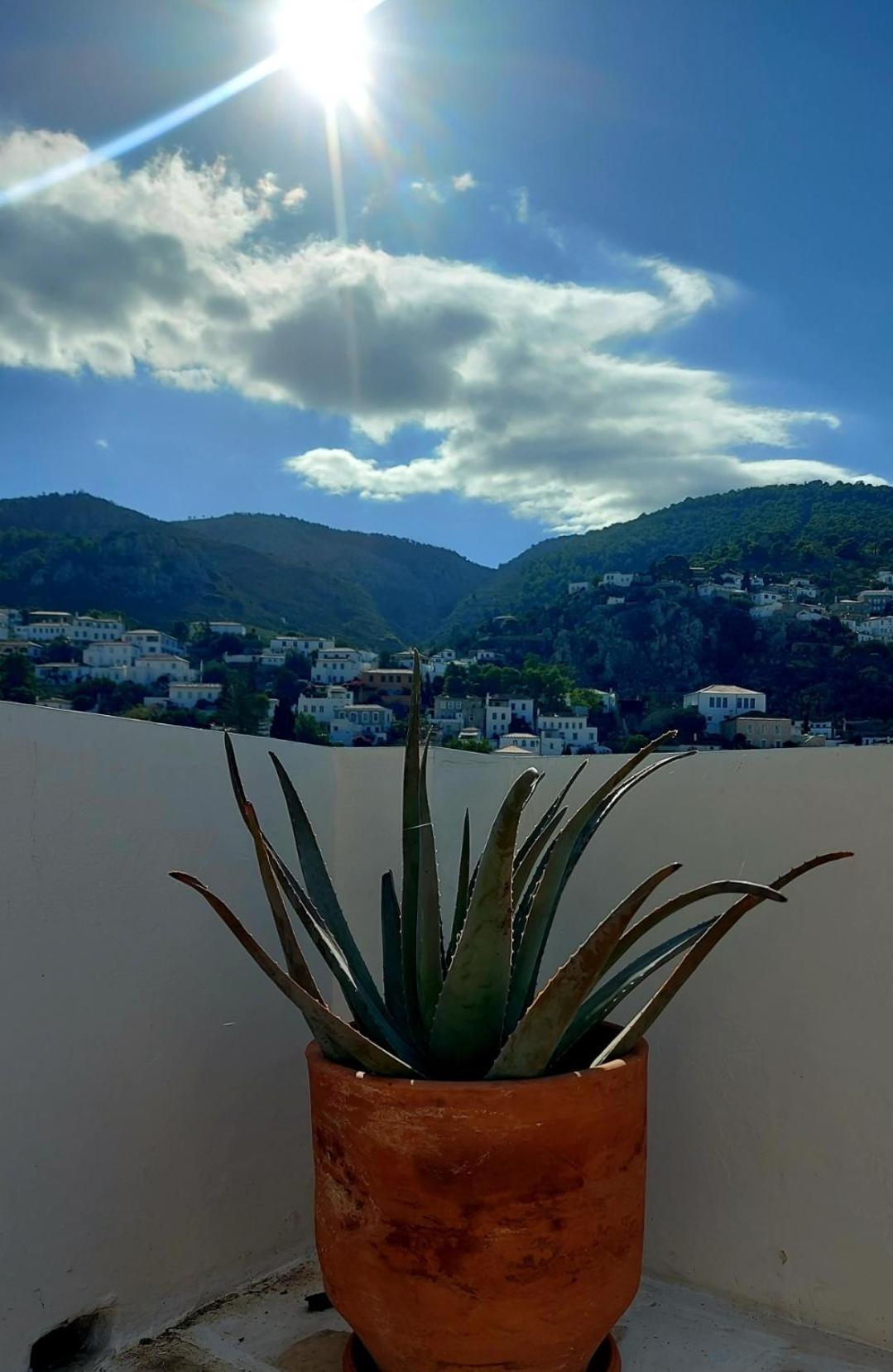 Christina'S Stone House Apartment Hydra  Bagian luar foto